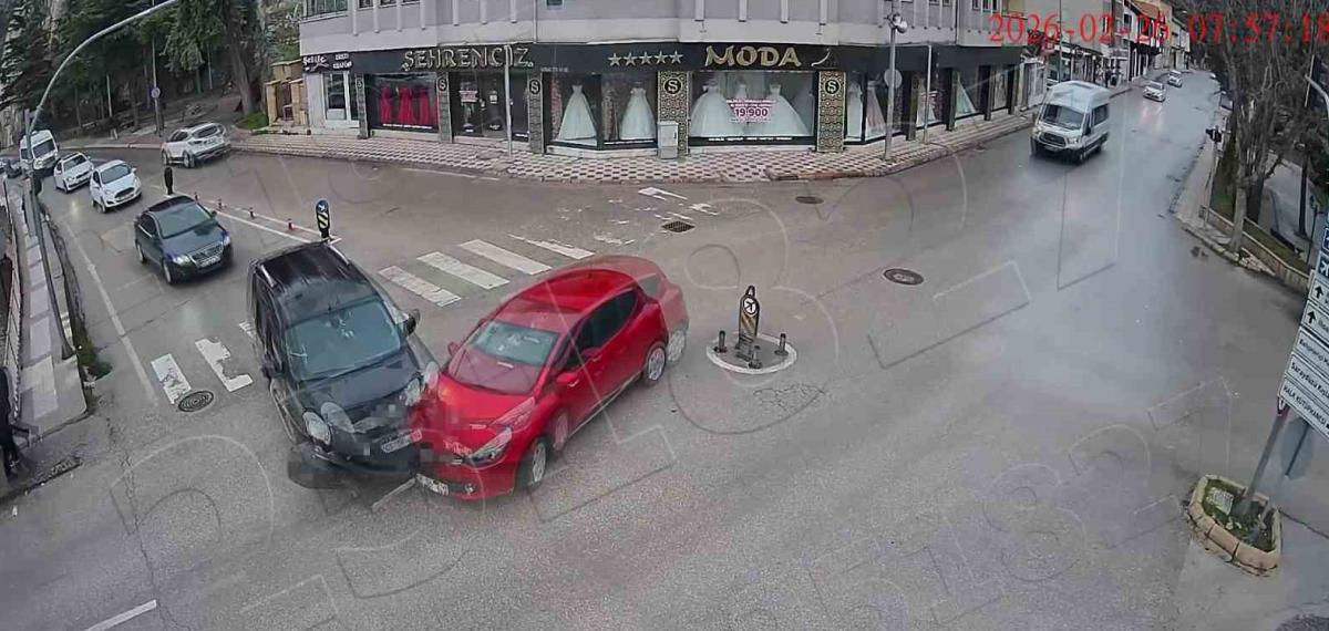 Amasya’da Otomobilin Yeşilırmak Nehri’ne Uçtuğu Kaza Kamerada