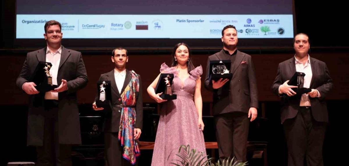 Anadolu Üniversitesi Öğrencileri Genç Solist Yarışması’ndan Ödülle Döndü