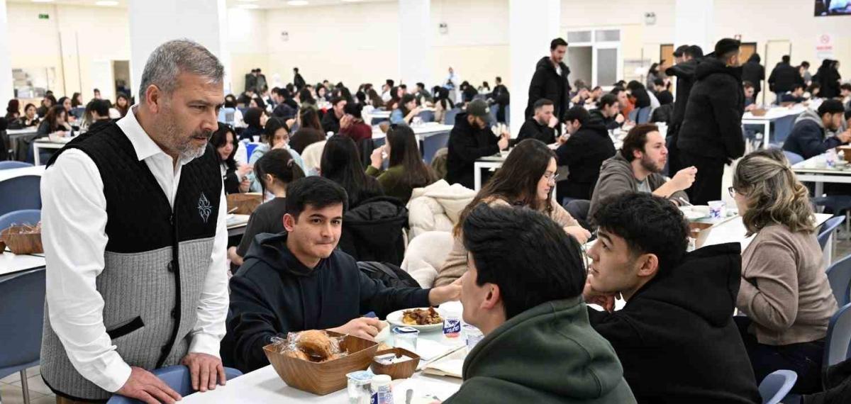 Anadolu Üniversitesi’nde İlk İftar Heyecanı