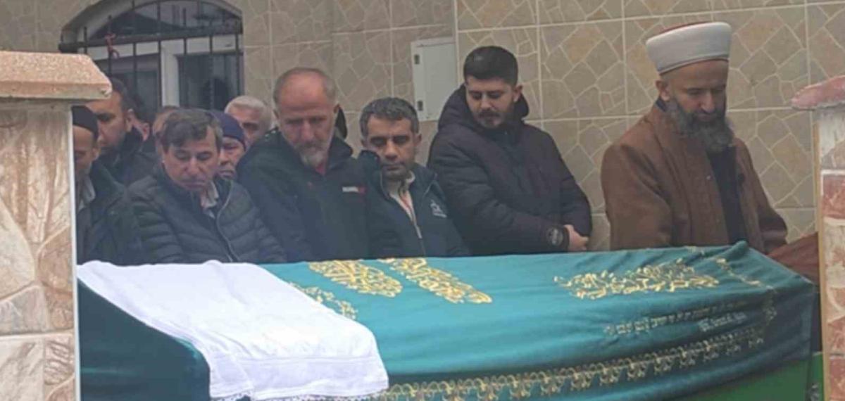 Ankara’da Aile Katliamı Yapan ve İntihar Eden Şahıs ile Annesi Gebze’de Defnedildi