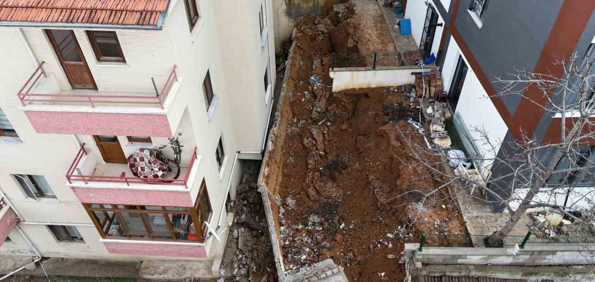 Ankara’da İstinat Duvarı Yıkıldı: 5 Apartman Boşaltıldı