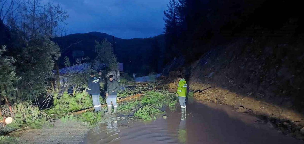 Antalya Gündoğmuş’ta Dereler Taştı, Piknik Alanları Su Altında Kaldı