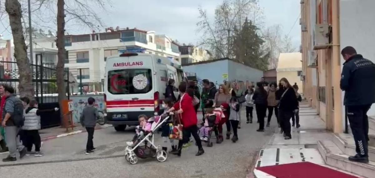 Antalya’da İlkokulda Yangın Çıktı: Öğrenciler Tahliye Edildi