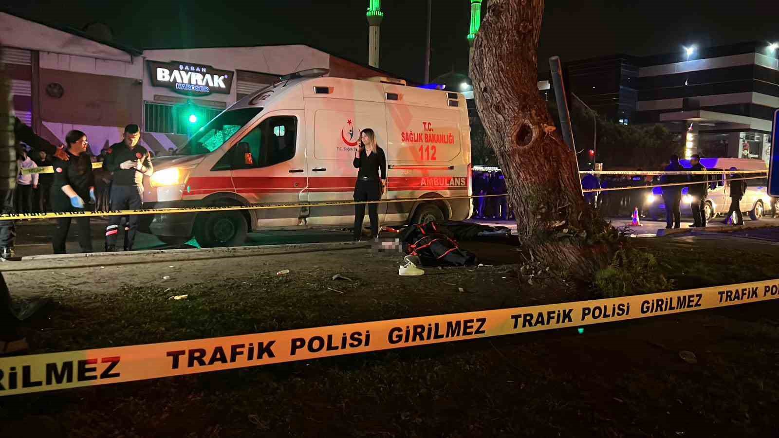 Araç Yaya Geçidinden Geçmek İsteyen Vatandaşlara Çarptı: 3 Ölü, 3 Yaralı