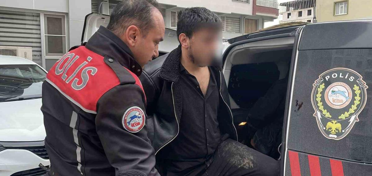 Araçtan Uyuşturucu Maddeyi Attılar, Yakalanınca ‘Üzerimde Bir Şey Yok” Savunması Yaptılar