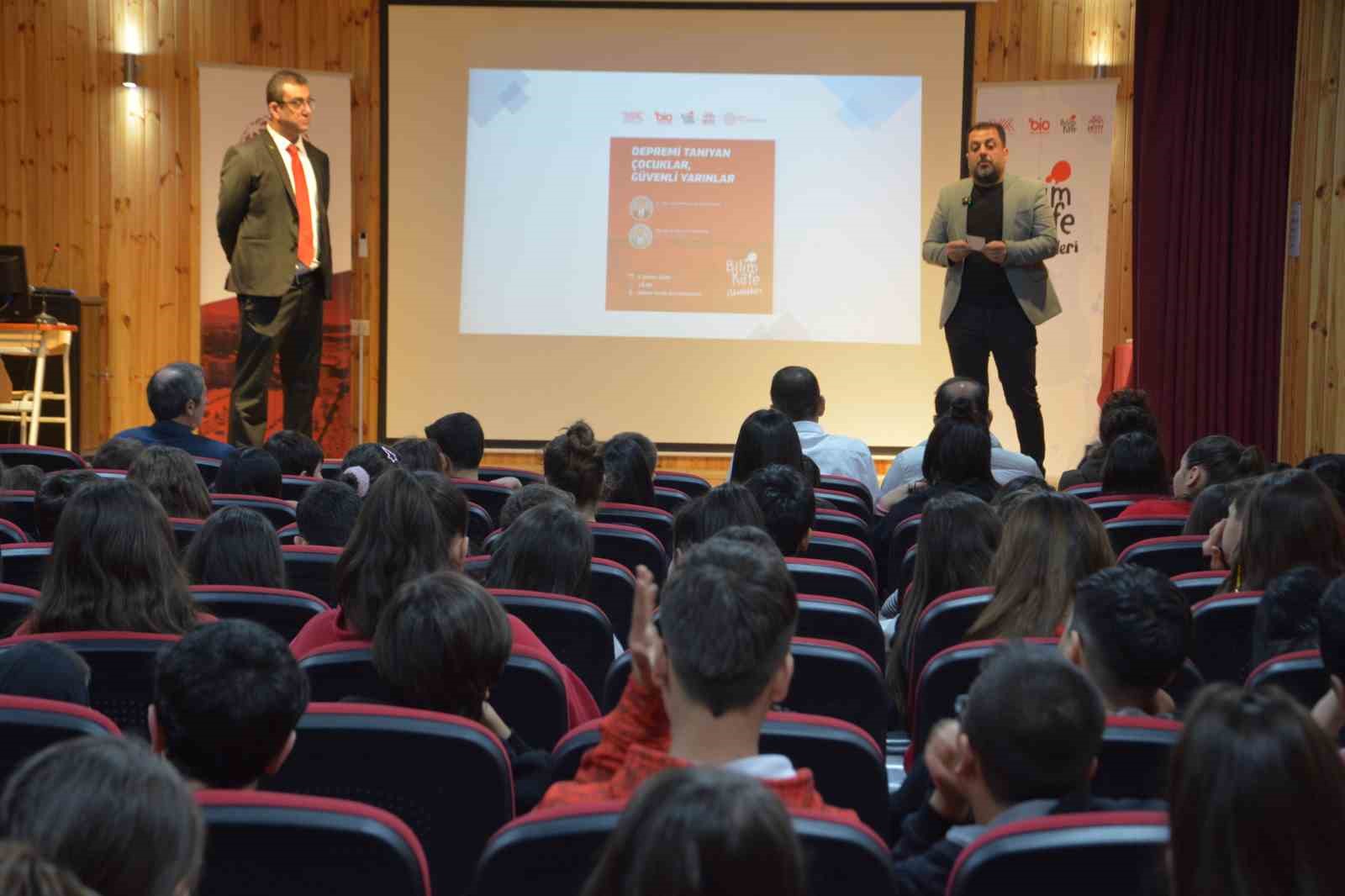 “Asrın Felaketi”Nin Yıl Dönümünde Öğrencilere Deprem Eğitimi