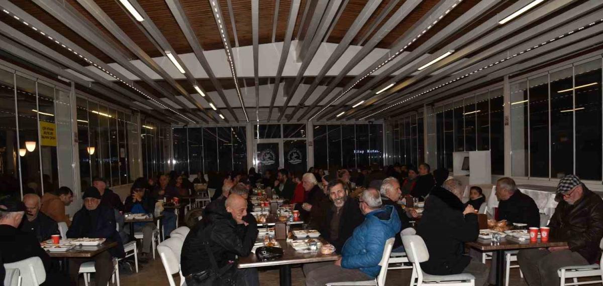 Atakum Belediyesi Şehit Ömer Halisdemir Parkı’nda Ücretsiz İftar Hizmeti