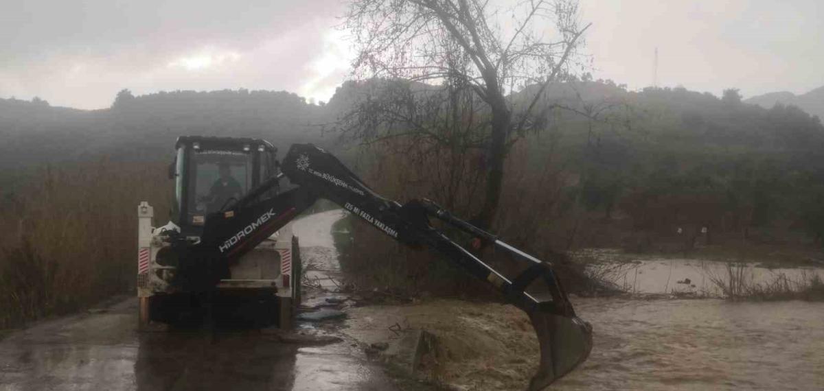 Aydın’da Sağank Yağışa Karşı Büyükşehir Ekiplerinden Yoğun Çalışma