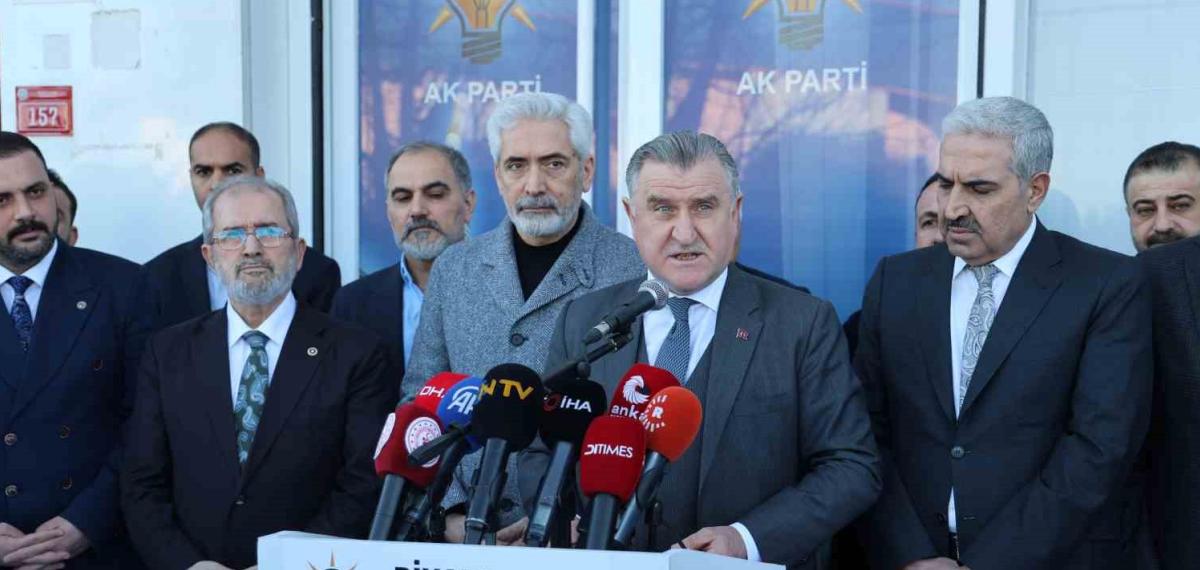 Bakan Bak: “Birileri Gibi Deprem Turisti Değiliz, Sözümüzü Yerine Getirdik”