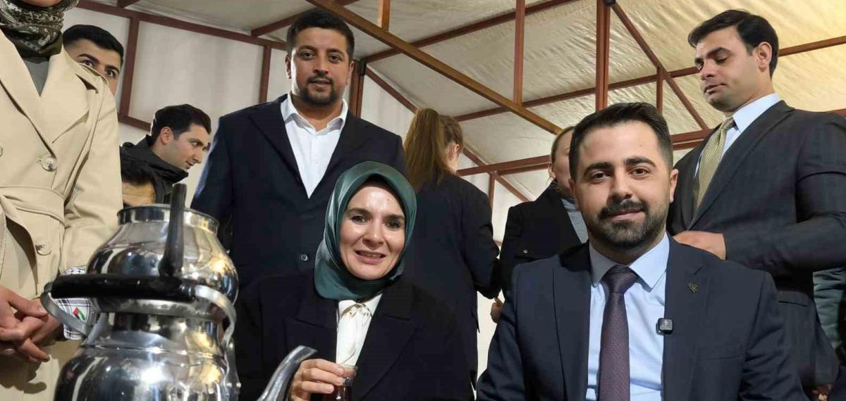 Bakan Göktaş, Batman’da Gençlerle “Kabe’de Hacılar Hu Der” İlahisine Eşlik Etti