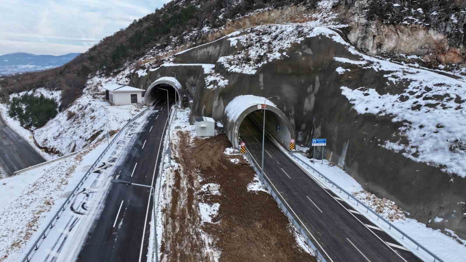 Bakan Uraloğlu: “Kırkdilim Geçişi’nde İnşa Ettiğimiz 3 Çift Tüp Tünelde Sona Yaklaştık”
