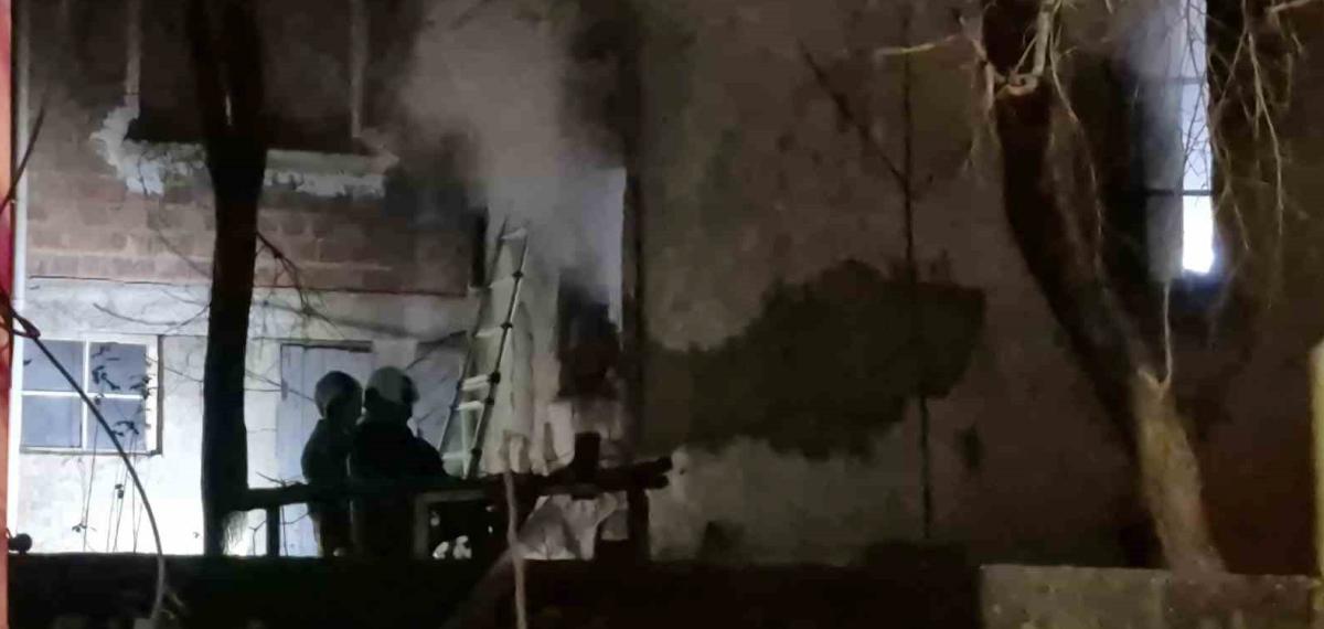 Bartın’da 2 Katlı Evde Yangın Paniği