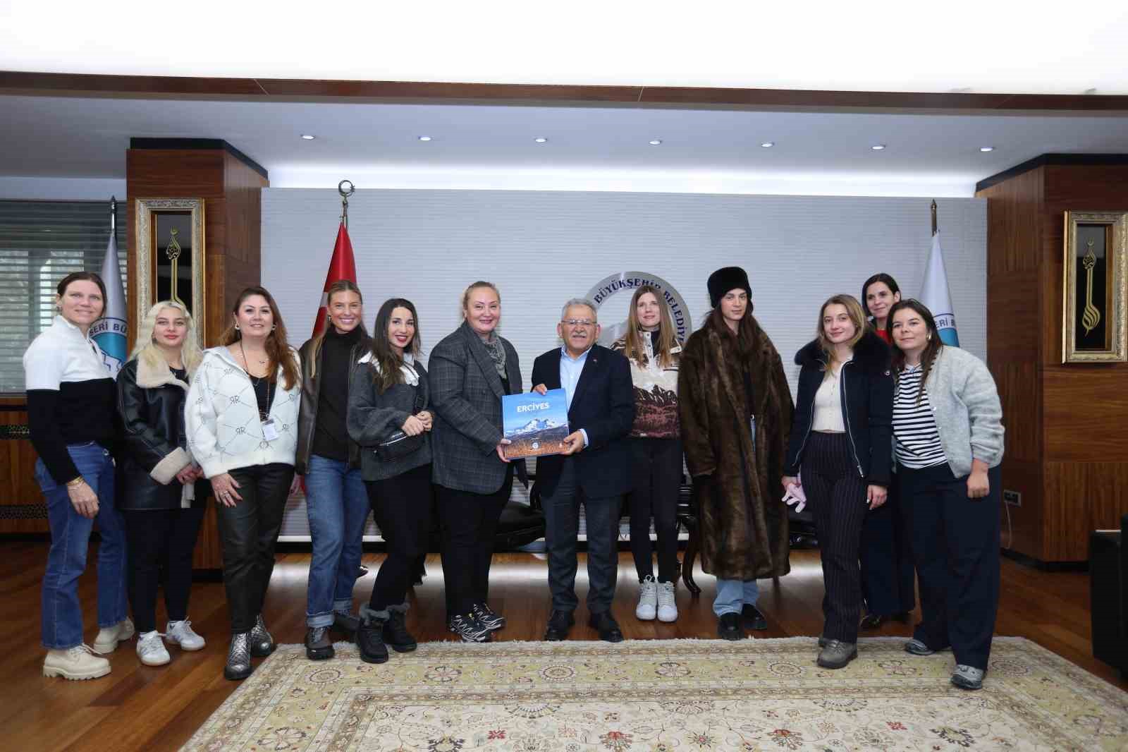 Başkan Büyükkılıç, Paris Büyükelçiliği Kültür ve Tanıtma Müşavirliği Heyetini Ağırladı