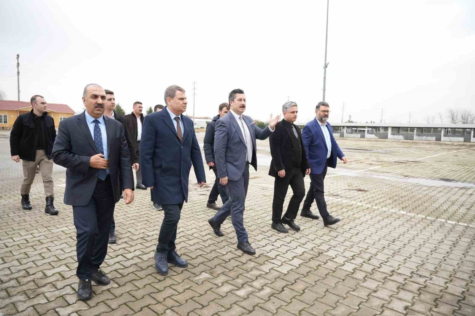 Başkan Devreye Girdi, Canlı Hayvan Pazarı Yeniden Açıldı