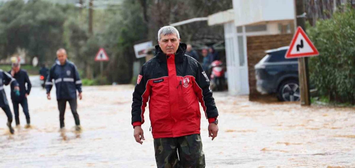 Başkan Mandalinci Su Taşkınlarının Yaşandığı Kızılağaç’ta İncelemelerde Bulundu