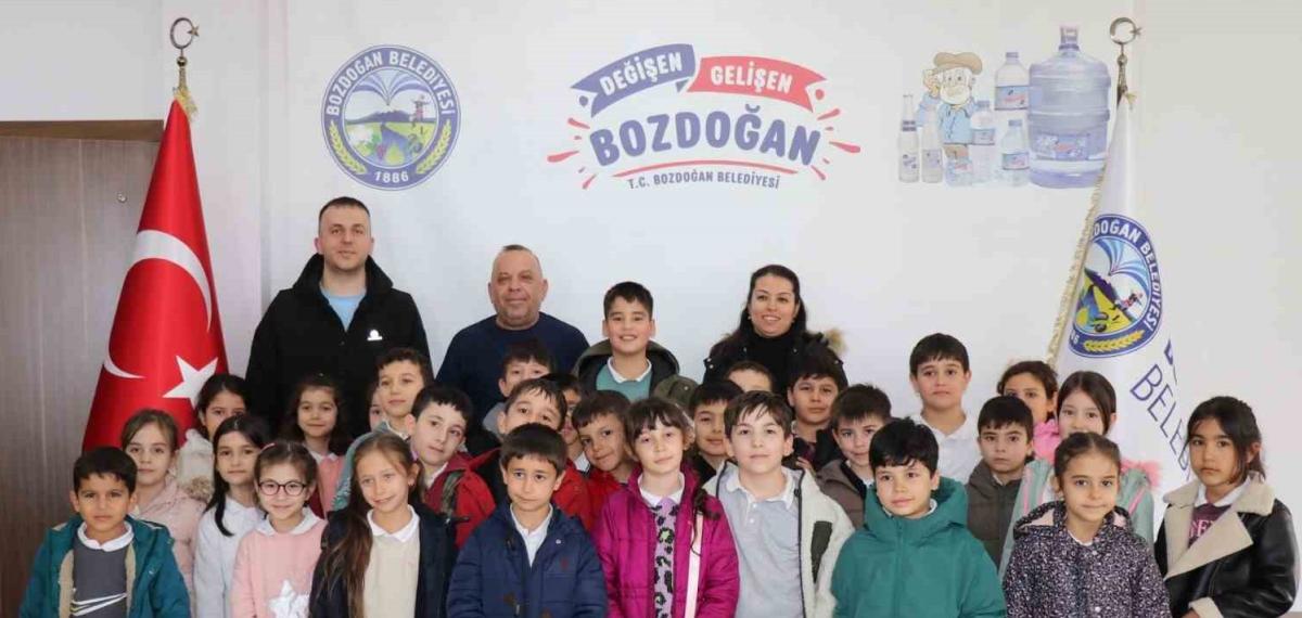 Başkan Özel, Minik Öğrencilerle Bir Araya Geldi