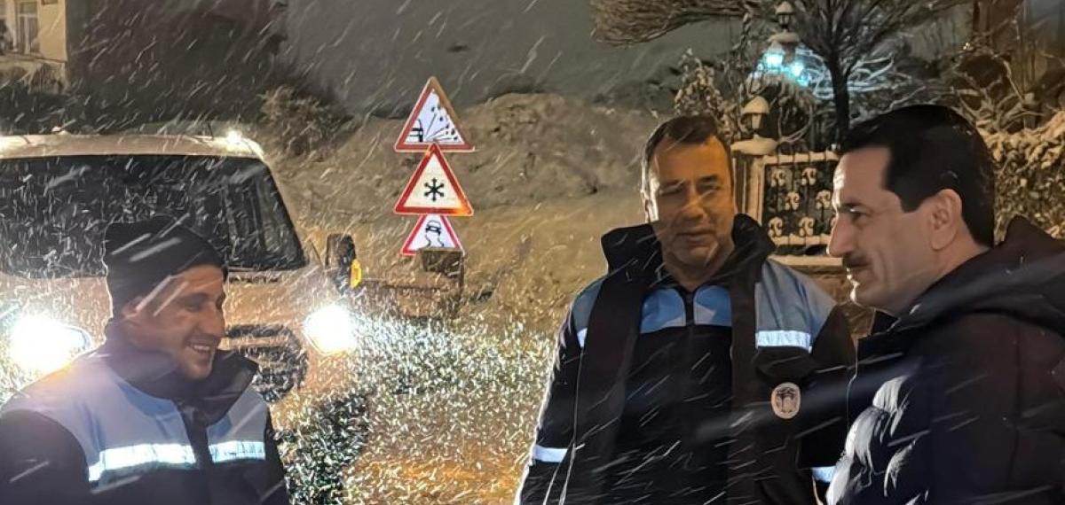 Başkan Taşkın Gece Boyu Kar Mesaisini Sahada Takip Etti
