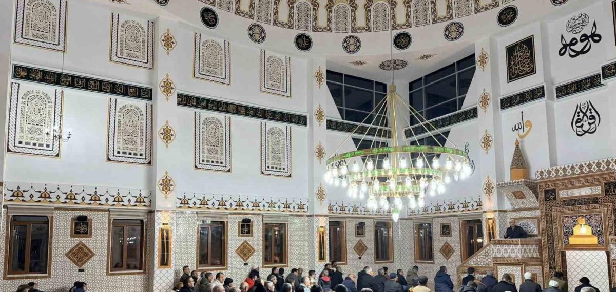 Beyağaç Çarşı Camisi İlk Teravihle İbadete Açıldı