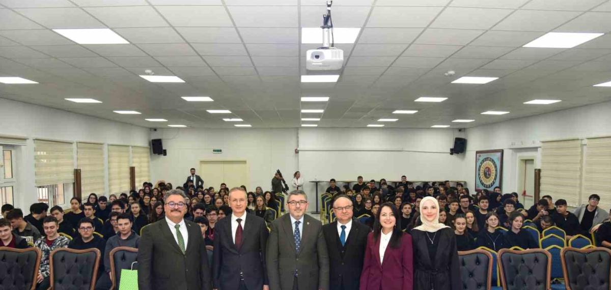 Bilecik’te Akademisyenler Liselilerle Buluştu