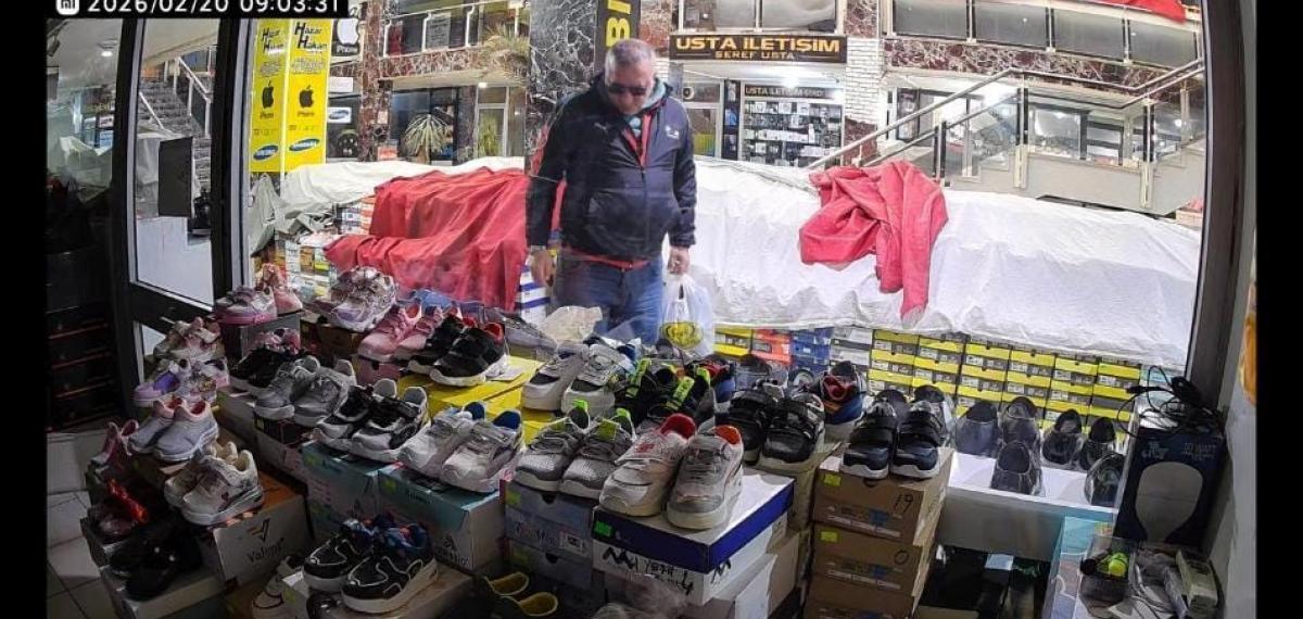 Bir Mağazadan Mont Diğerinden Ayakkabı Çaldı: O Anlar Kamerada