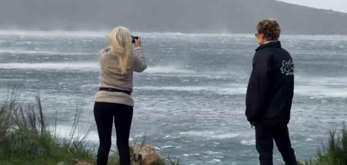 Bodrum’da Fırtınada Deniz Ortasındaki Doğa Olayı Görenleri Şaşırttı