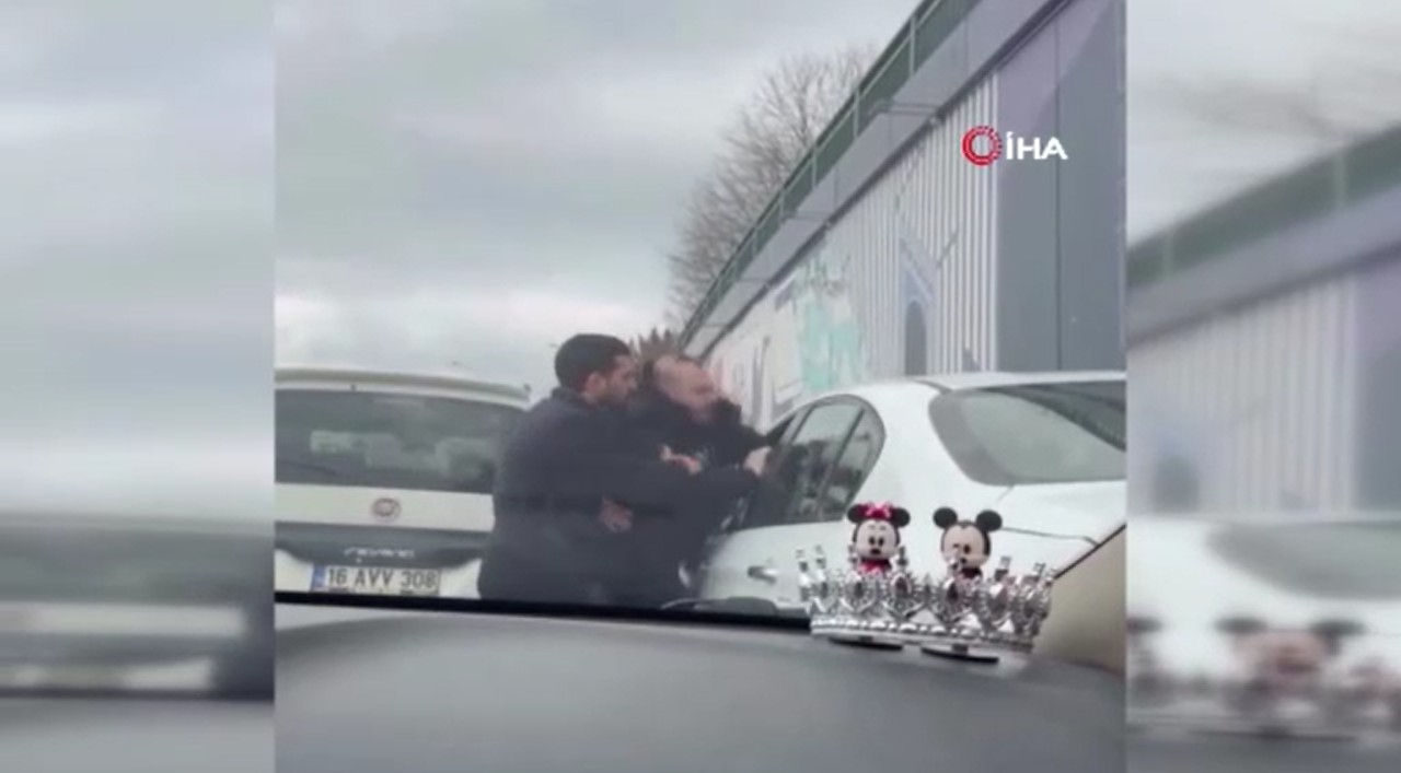 Bursa’da Araçtan İndi, Ehliyeti Gitti…yol Verme Tartışmasına 180 Bin Lira Ceza