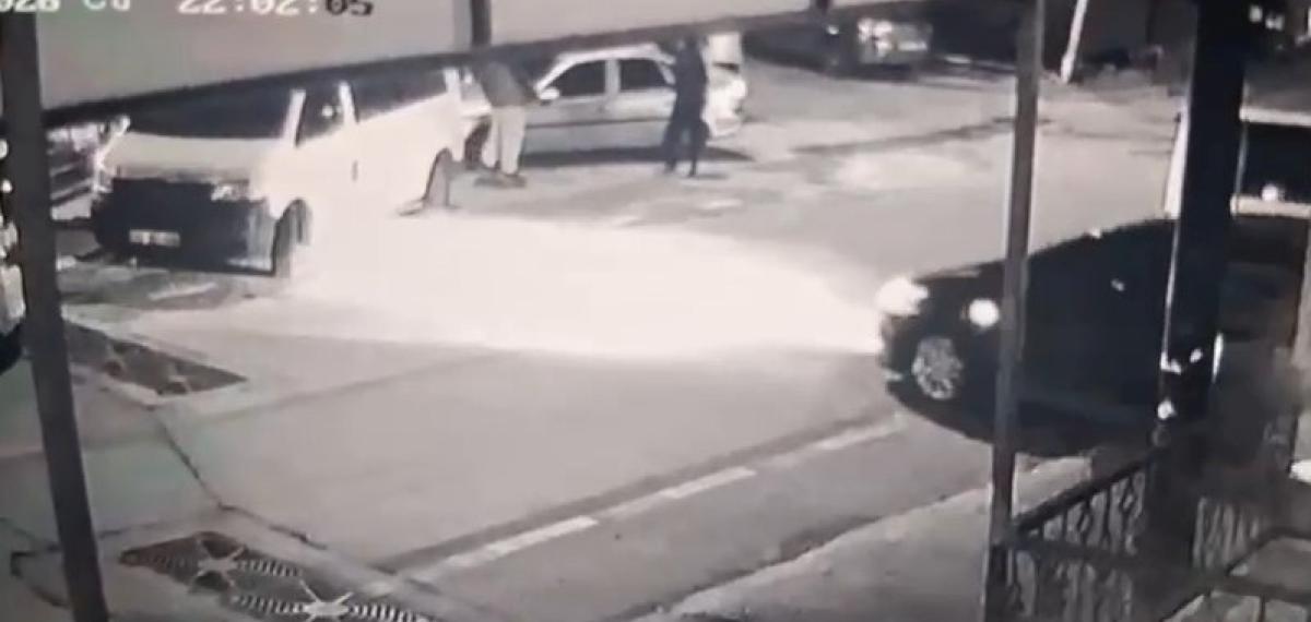 Bursa’da 2 Kişinin Ağır Yaralandığı Silahlı Saldırı Kameraya Yansıdı