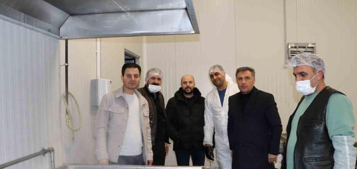 Cağ Kebabın Başkenti Oltu’da Kavurma ve Sucuk Üretimi Yapıyorlar