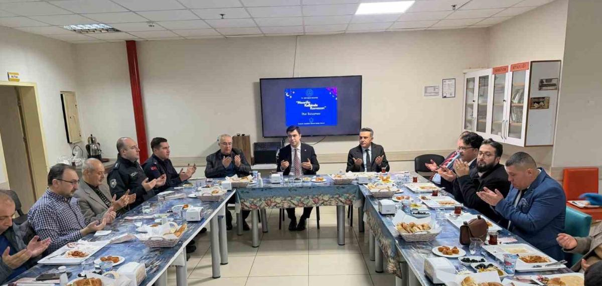 Çameli Protokolü İmam Hatip Lisesinin İftarında Öğrencilerle Buluştu