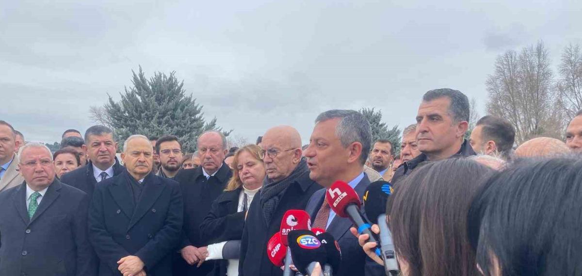 CHP’nin Eski Genel Başkanı Deniz Baykal Mezarı Başında Anıldı