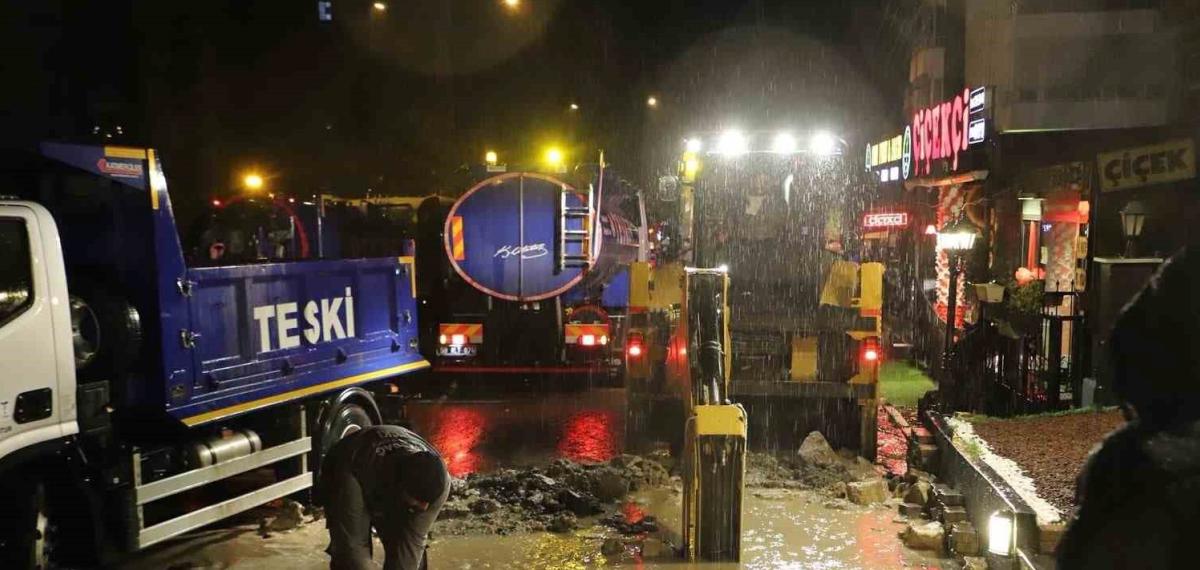 Çorlu’da Gece Yarısı Altyapı Alarmı: Kanalizasyon Hattı Çöktü