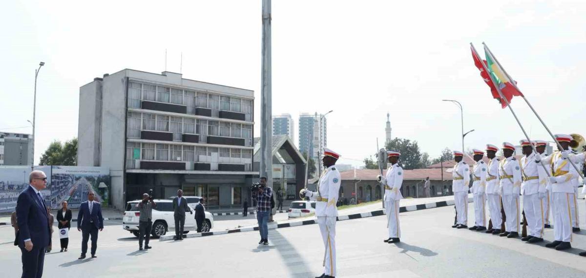 Cumhurbaşkanı Erdoğan, Etiyopya’da Adva Zafer Anıtı’na Çelenk Koydu