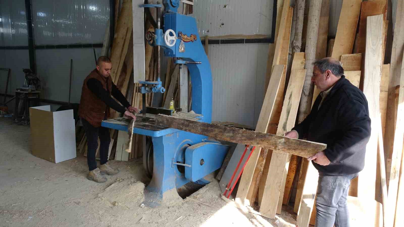 Depremin Ayırdığı Cömert Ailesi Hayata Tutunmaya Çalışıyor