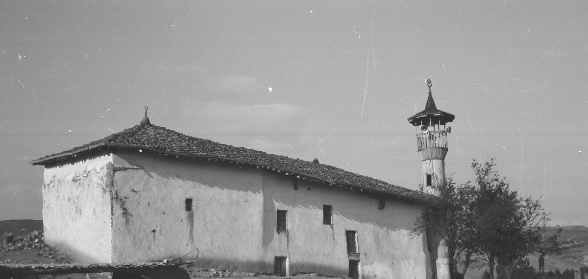 Depremin Zarar Verdiği 8 Asırlık Camide Restorasyon Çalışmaları Başladı