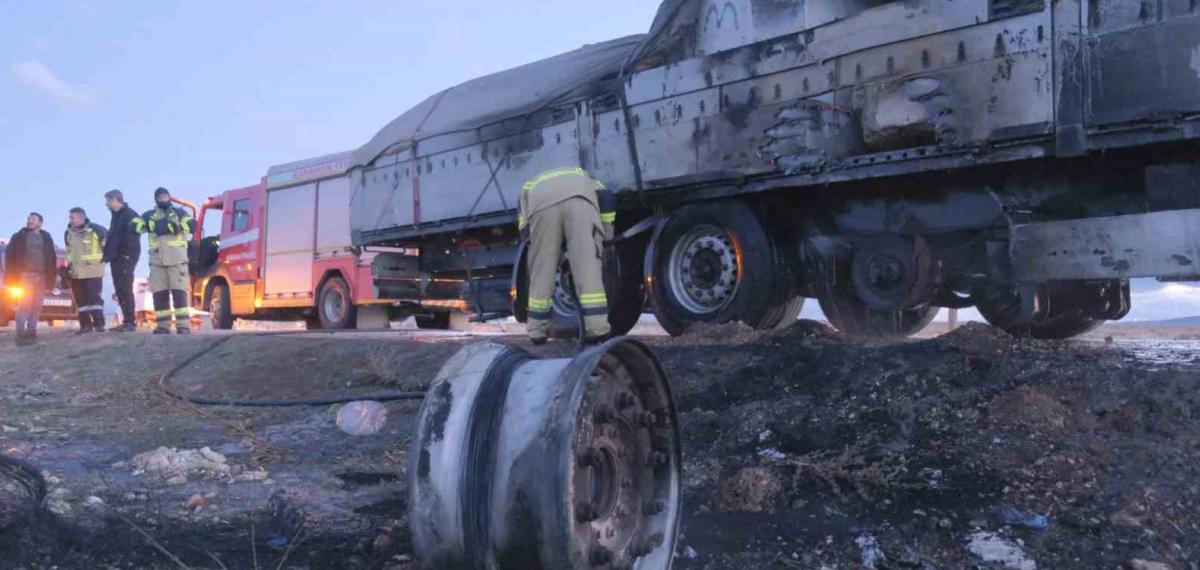 Dorsede Çıkan Yangın Tırı Sarmadan Söndürüldü