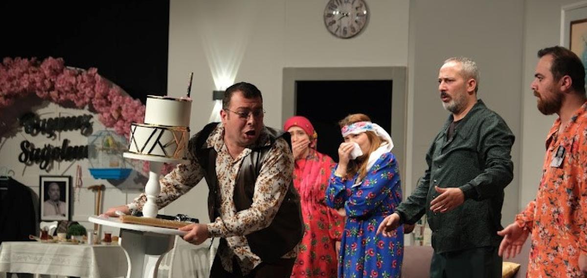 Ebb Şehir Tiyatrosu’nun Yeni Oyunu “Organiyasyon” Büyük Beğeni Topladı