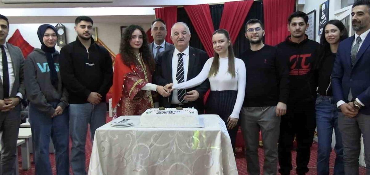 Edirne’de Evlilik Kredisinden Faydalanan Çiftler İçin Temsili Kına Gecesi