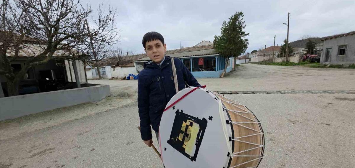Edirne’nin En Küçük Ramazan Davulcusu 400 Haneyi Sahura Kaldırıyor