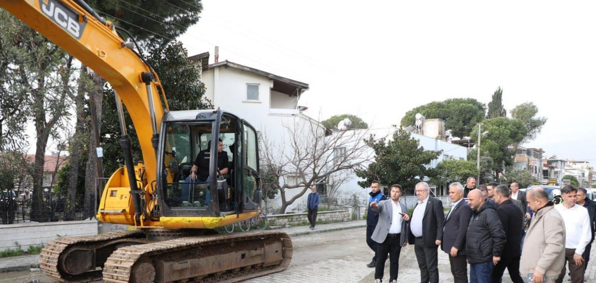 Edremit Belediyesi’nden İkizçay Mahallesi’nde Yoğun Yol Mesaisi