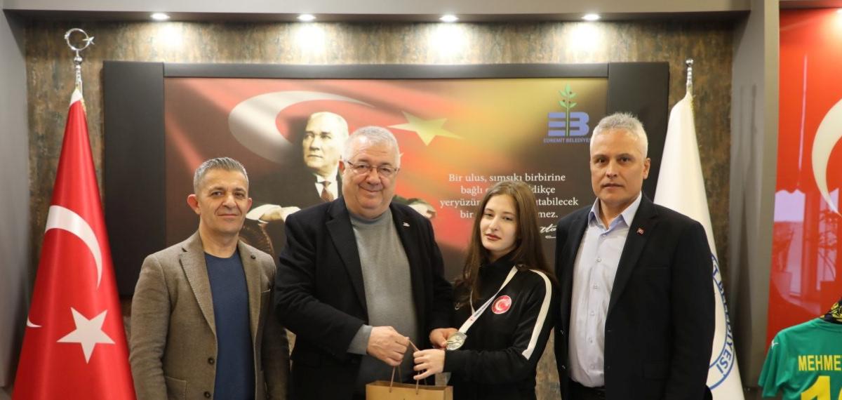 Edremit’in Gururu Ecrin Yanıt’tan Bir Türkiye Şampiyonluğu Daha