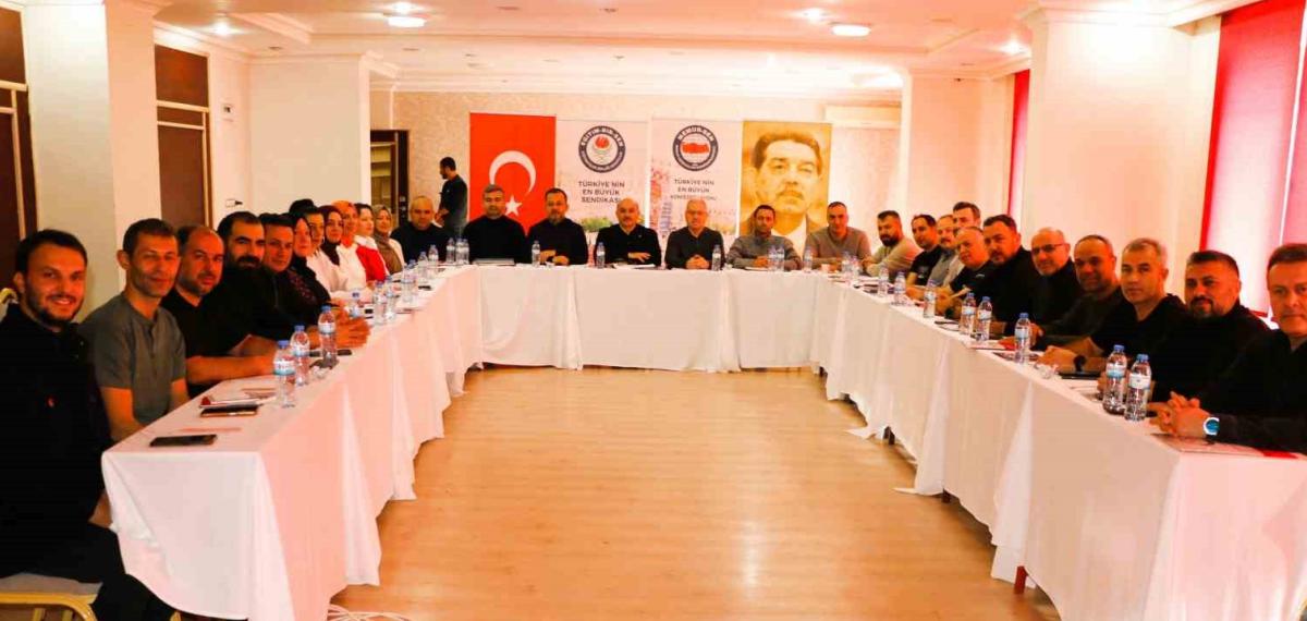 Eğitim-Bir-Sen İlçe Başkanları ve Kadınlar Komisyonu İstişare Toplantısında Buluştu