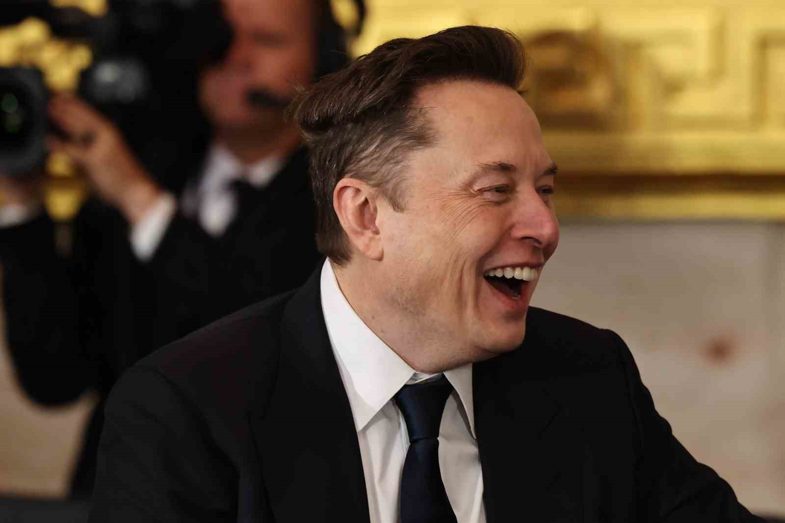 Elon Musk Net Serveti 800 Milyar Doları Aşan Tarihteki İlk İnsan Oldu