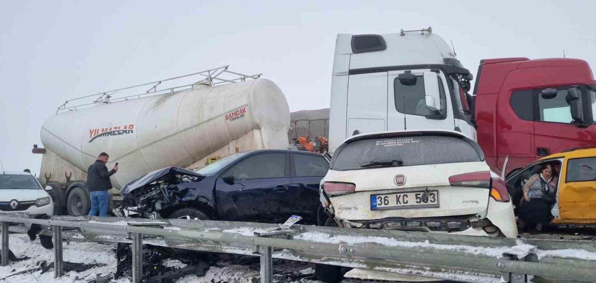 Erzurum’da Zincirleme Kazada Can Pazarı Yaşandı: 8 Ağır Yaralı
