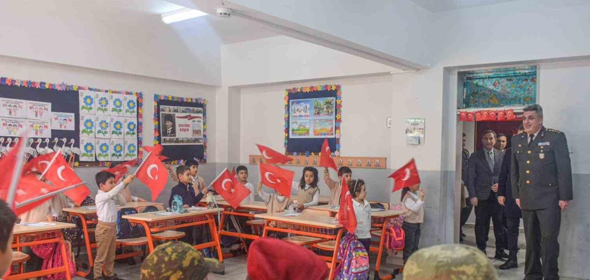 Erzurumlu Minik Yürekler Mehmetçiğe Mektup Yazdı