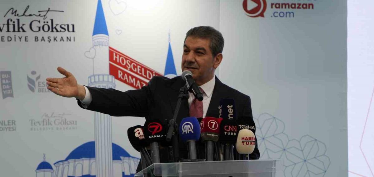 Esenler Belediye Başkanı Mehmet Tevfik Göksu’ya İlahi Sürprizi