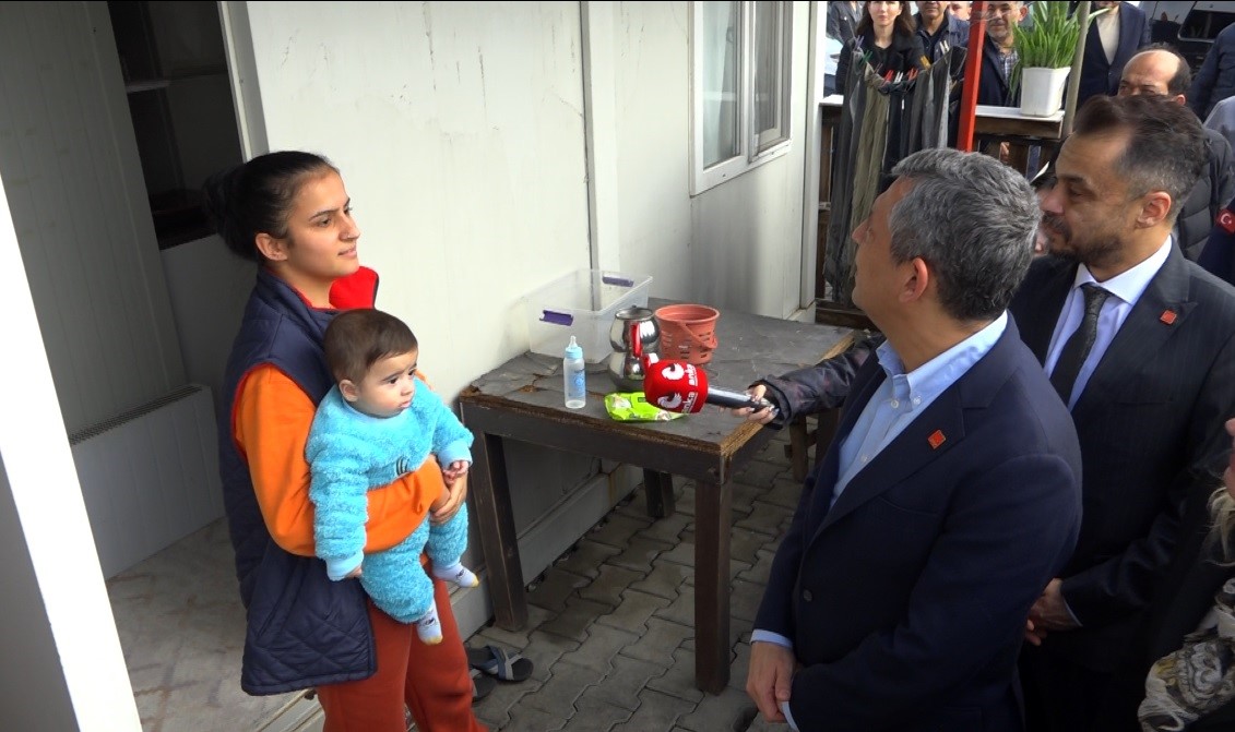 ’Eşimin Geliri Yok, İşsiz’ Diyen Kadının Kocasının Sigortalı İşte Çalıştığı ve 3 Araçları Olduğu Ortaya Çıktı