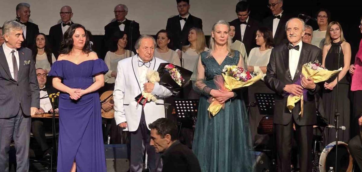 Essivder Türk Sanat Müziği Korosu’ndan ‘Sezon Ortası Konseri’ Yoğun İlgi Gördü