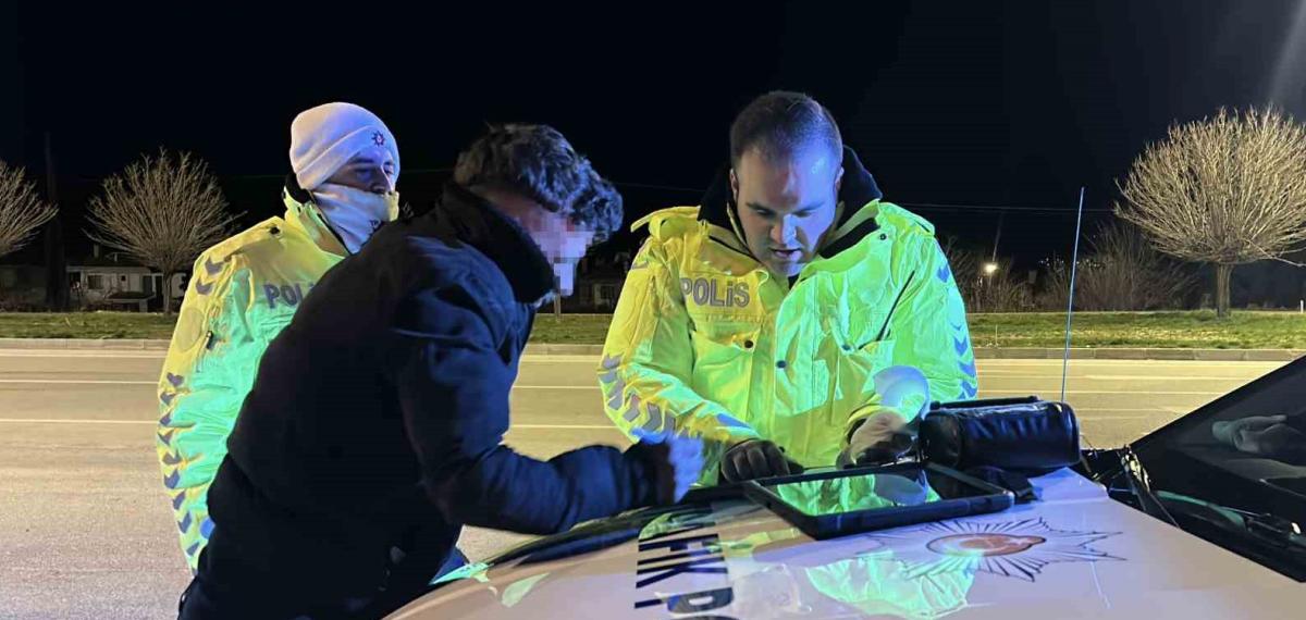 Evde Unuttuğunu Söylediği Ehliyetine 2 Kez Alkollü Araç Kullanmaktan El Konulduğu Ortaya Çıktı