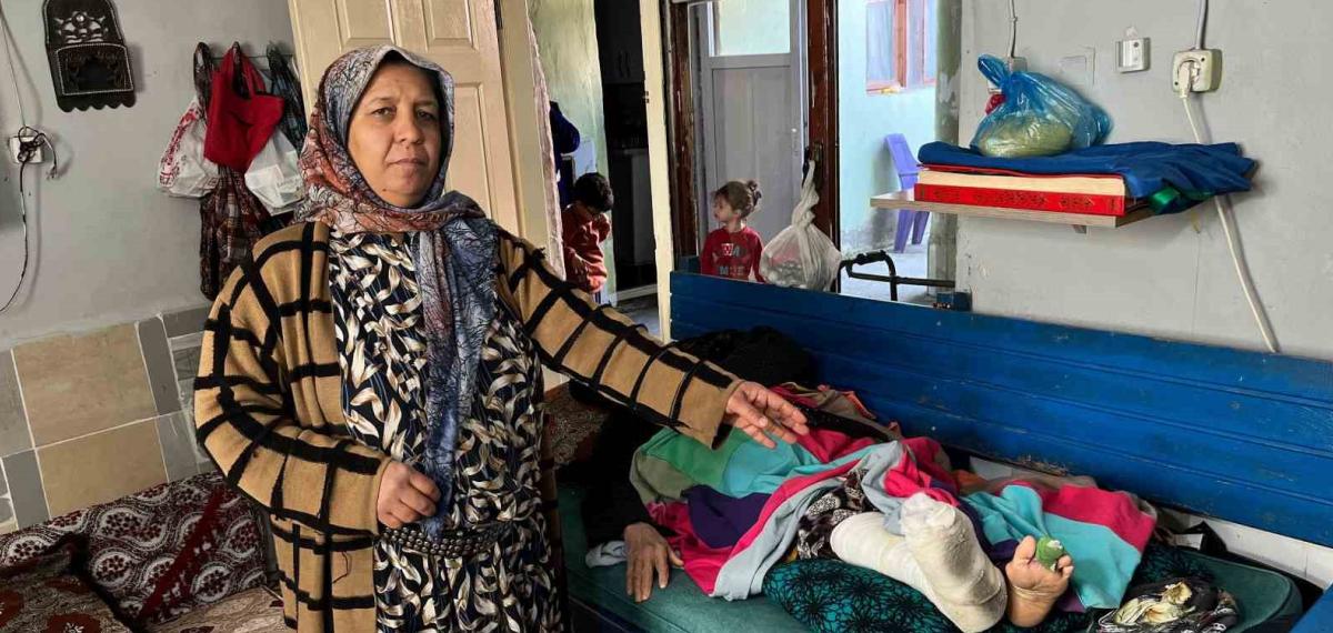 Evini Su Bastı, Kurtulmaya Çalışırken Düşüp Ayağını Kırdı