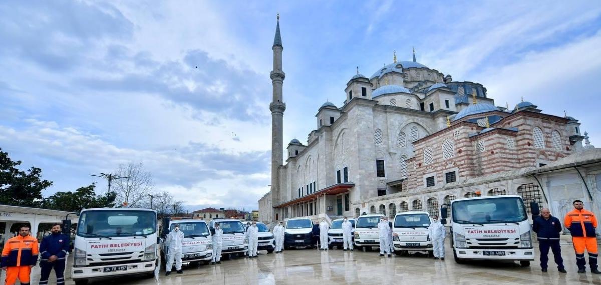 Fatih’teki Camiler Ramazan Öncesi Gül Suyuyla Yıkandı